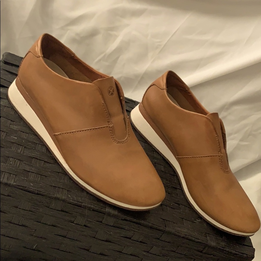 Women’s Leather Hush Puppies with a slight heel
